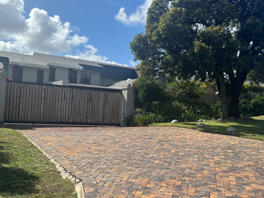  Bedroom Property for Sale in Signal Hill Western Cape